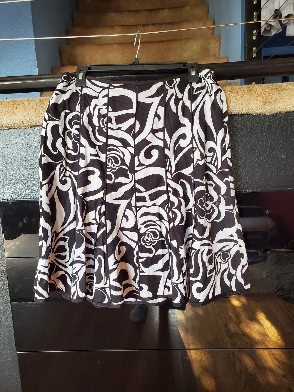 Ann Taylor Black and White Floral Pleated Skirt